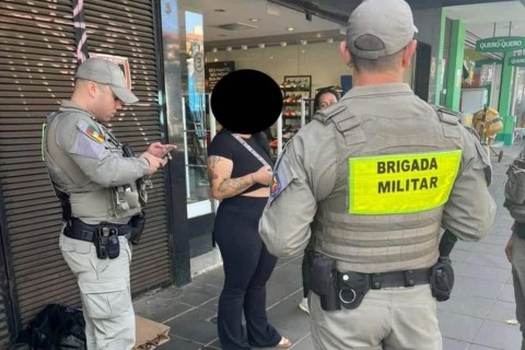 Brigada Militar age rápido e prende suspeita de furtos em lojas de Cachoeirinha