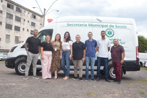 SAÚDE: Prefeitura entrega nova ambulância para reforçar atendimento à população